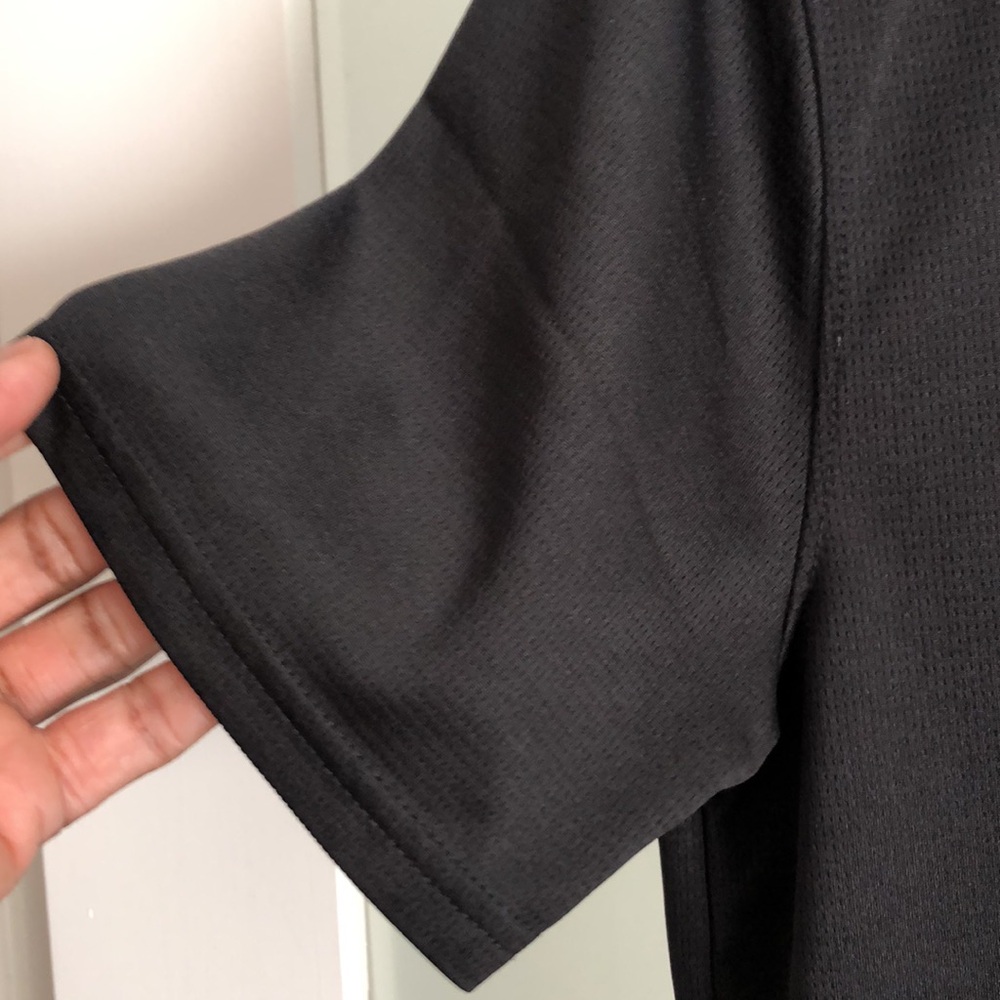 Set of (5) Old Navy men’s workout T-shirts - Picture 3 of 4